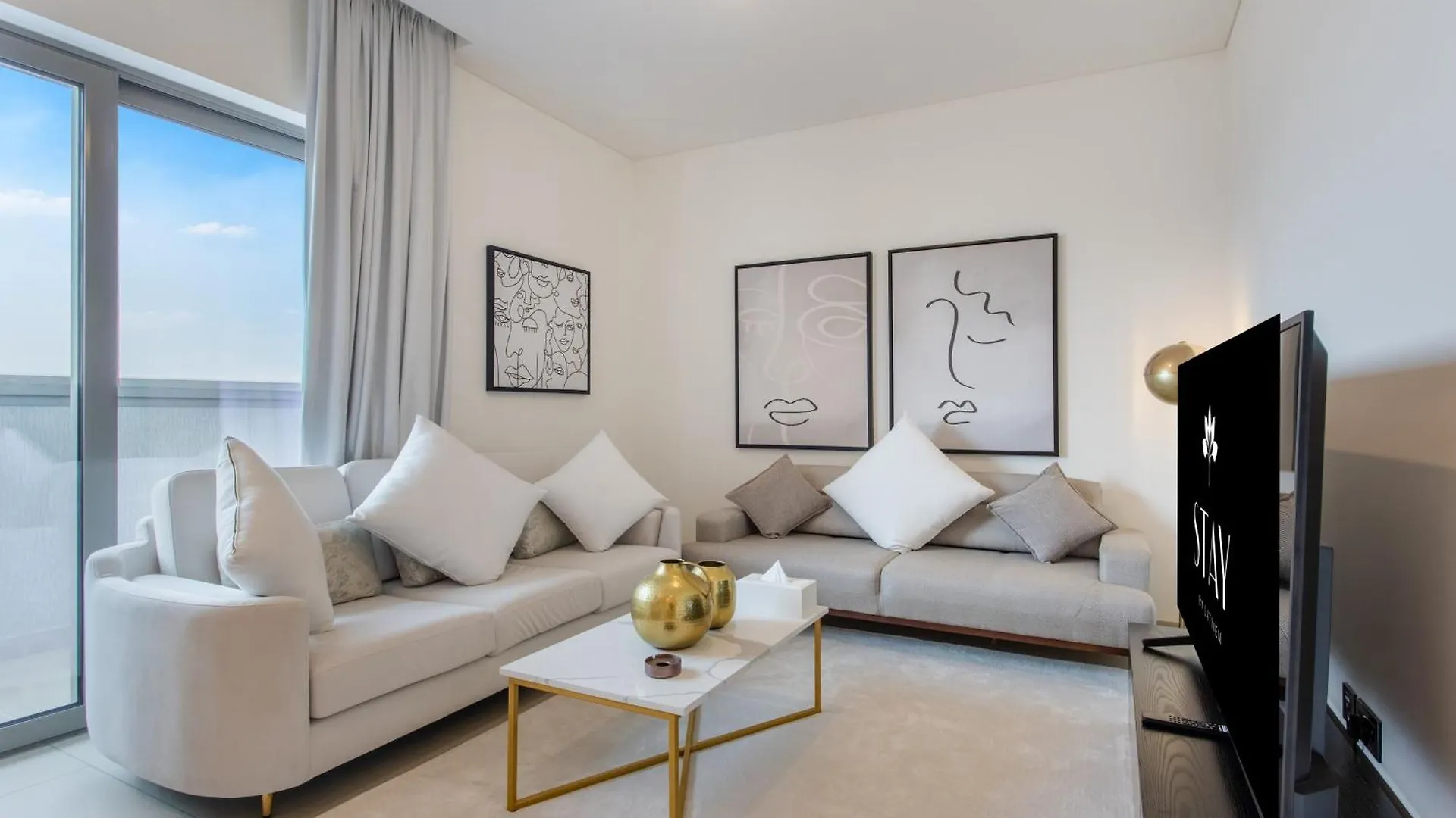 Stay By Latinem Luxury 2Br Holiday Home Cvr B1705 Near Burj Khalifa Dubai Apartment