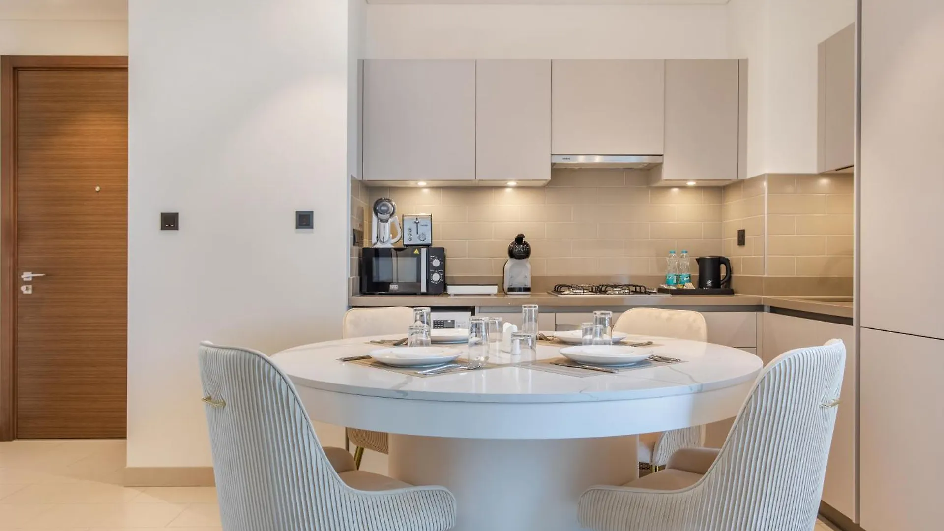 Stay By Latinem Luxury 2Br Holiday Home Cvr B1705 Near Burj Khalifa Dubai Apartment