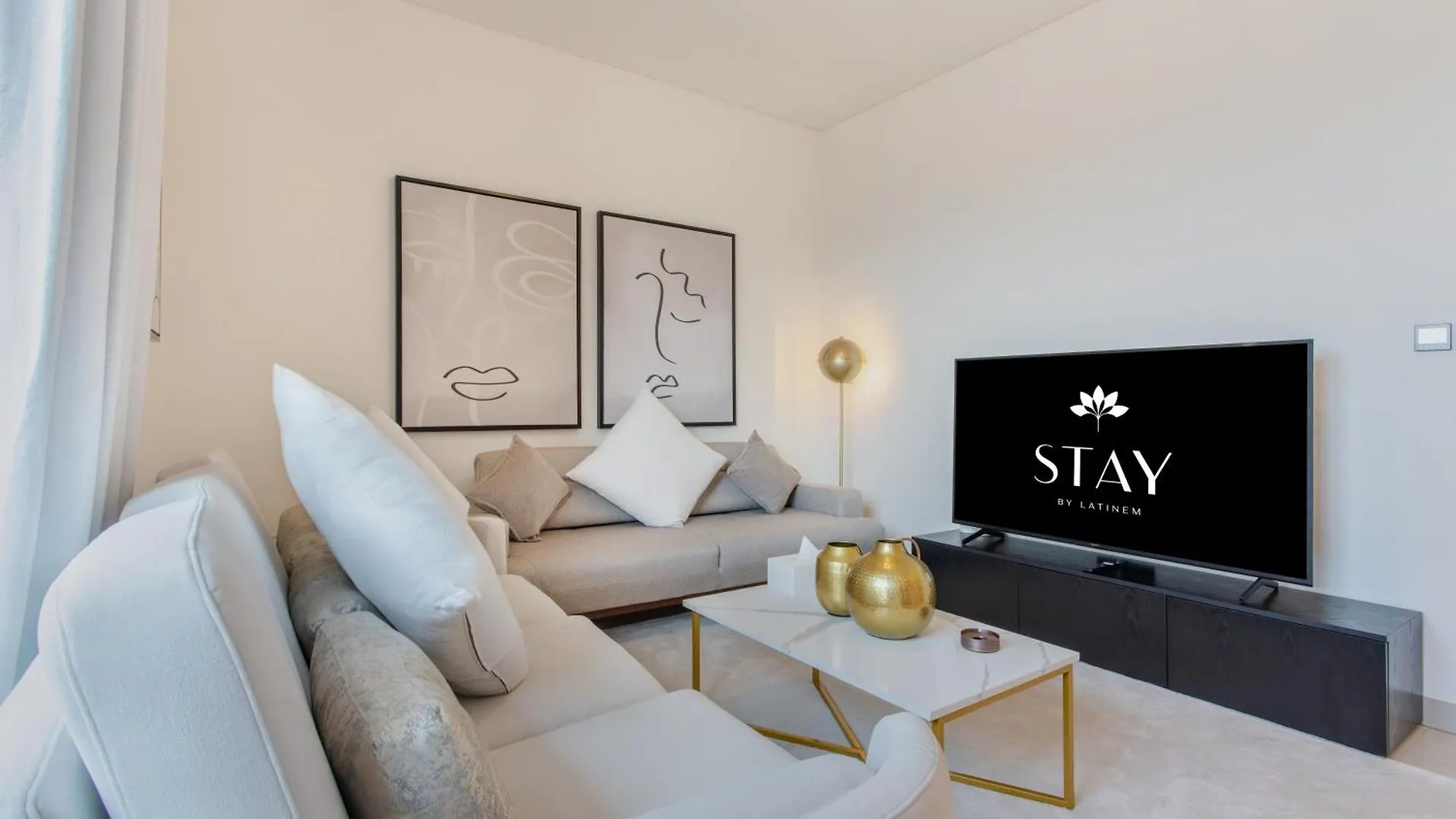 Stay By Latinem Luxury 2Br Holiday Home Cvr B1705 Near Burj Khalifa Dubai